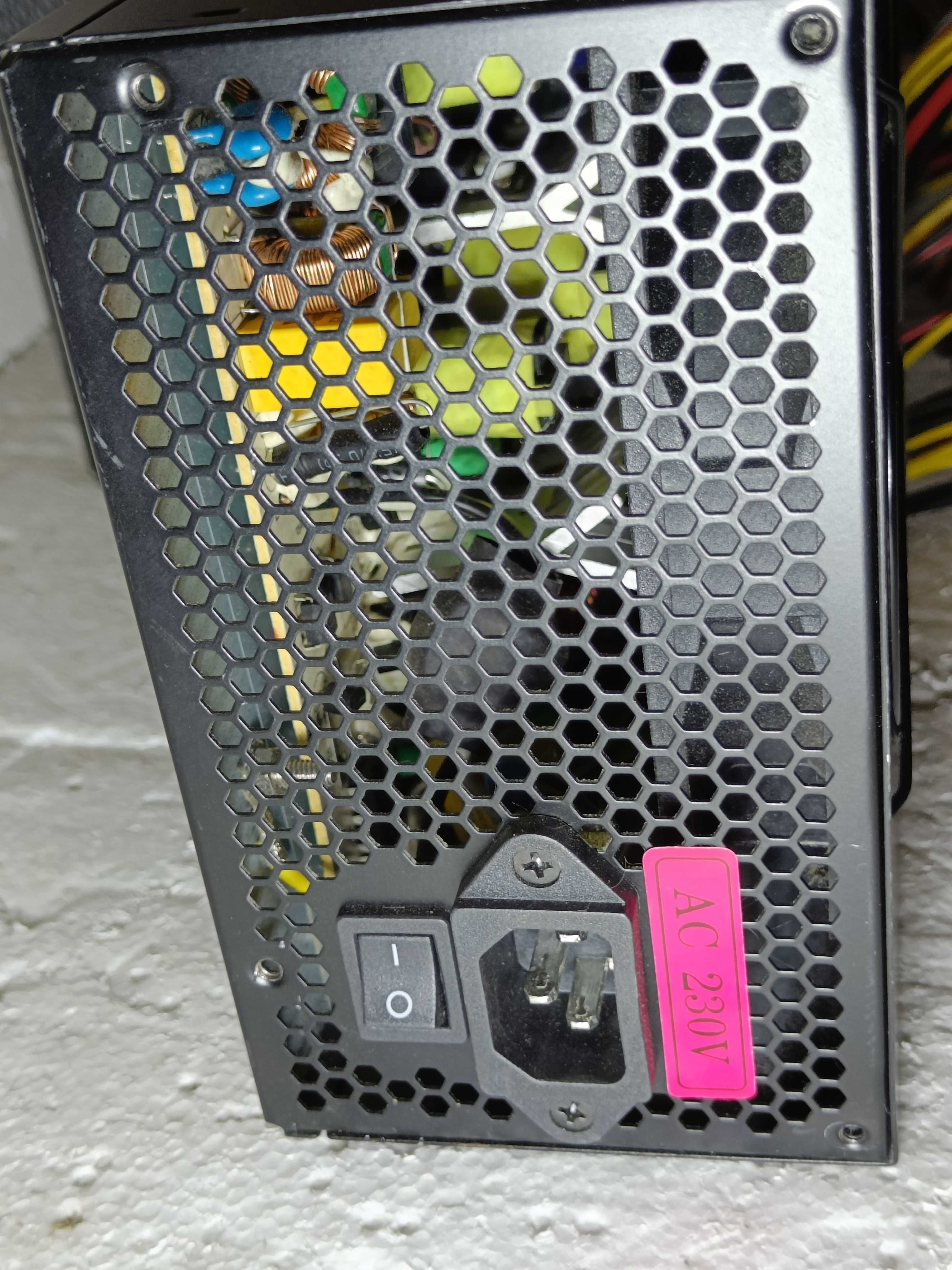 Блок живлення I-TEC 530W 8pin GPU 4+4pin CPU ВІДМІННИЙ СТАН -
