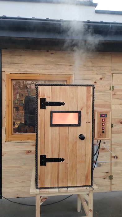 WĘDZARNIA ELEKTRYCZNA OCIEPLANA(zbudowana z drewna olchowego)