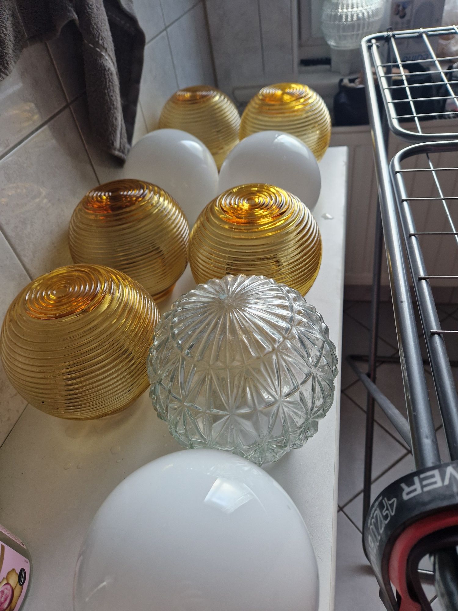 klosz lampy . szklany stary klosz .  PRL