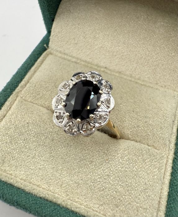 Złoty pierścionek z szafirem 2,00ct i diamentami 0,15ct