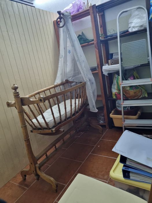 Berço de Madeira Maciça com Baloiço