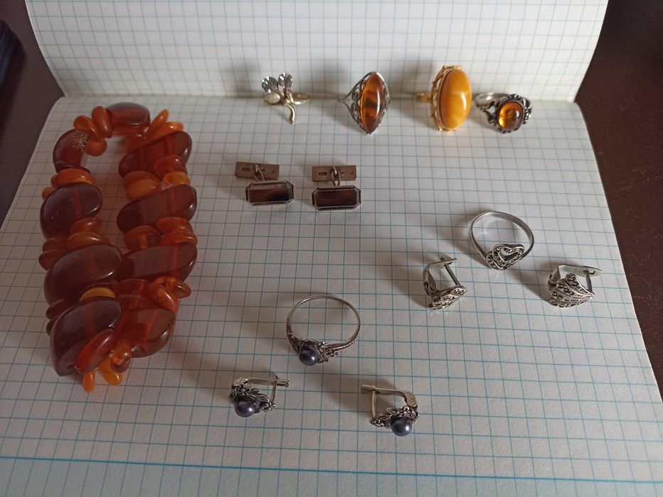 Подарок к Новому году. Серебряные комплекты,кольца янтарь. Бусы янтарь