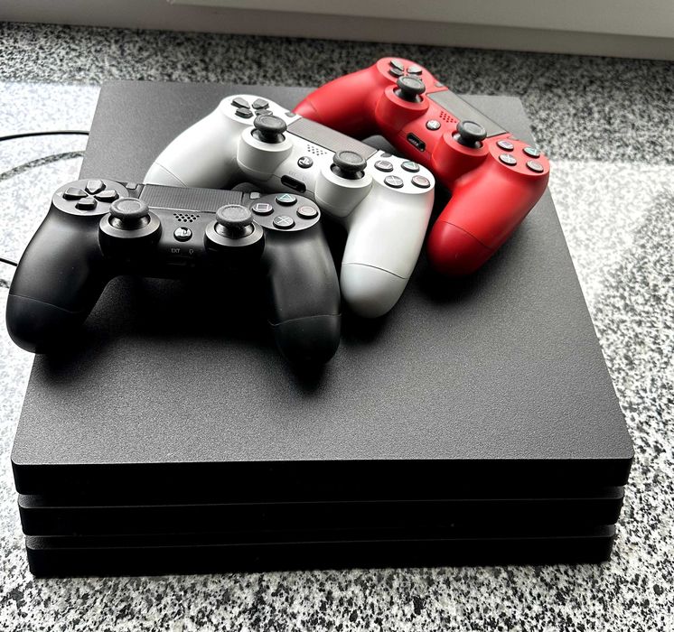 PlayStation 4 Pro 1 Tb  CUH-7208B