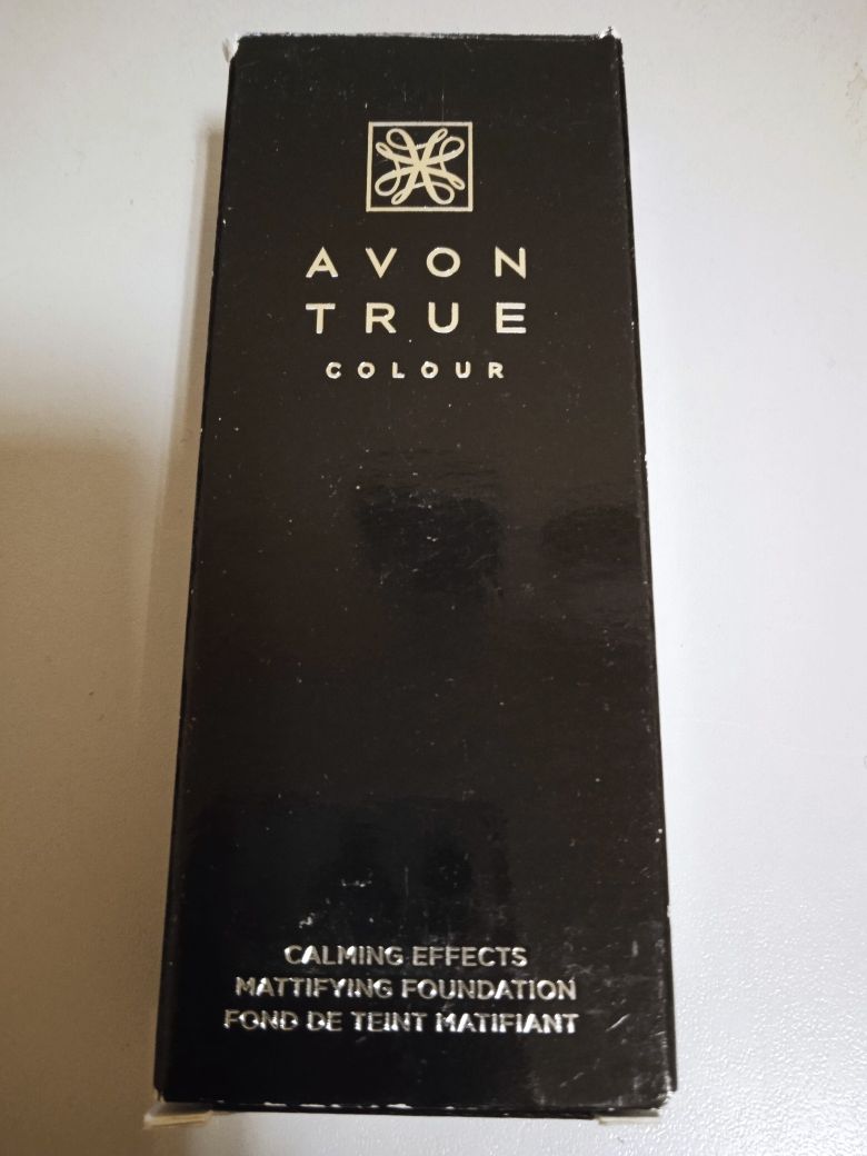 Avon podkład matująco antystresowy ALMOND 30ml