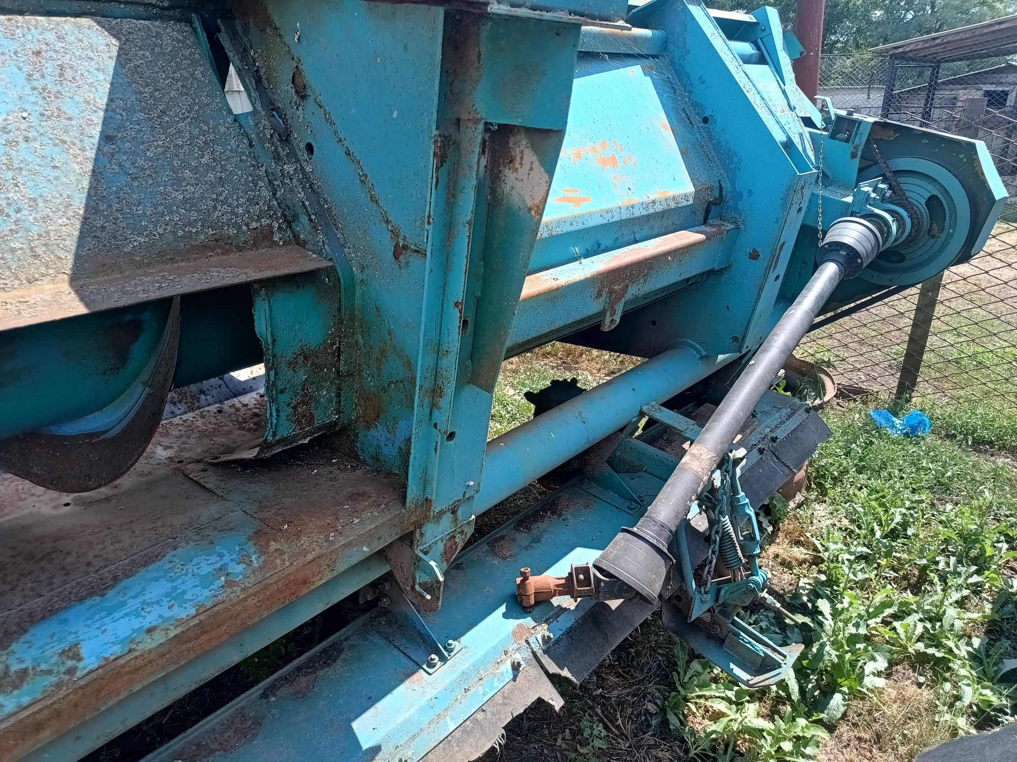 Продам жатку кукурудзяну КМС-8