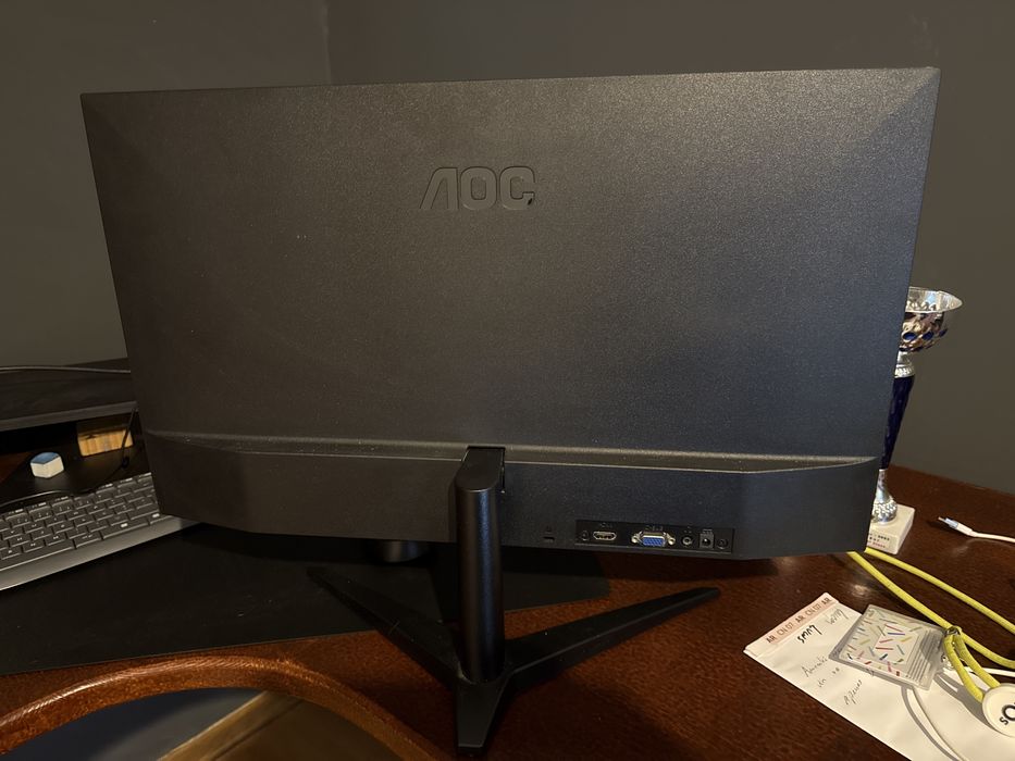 Ecra/Monitor AOC 24”