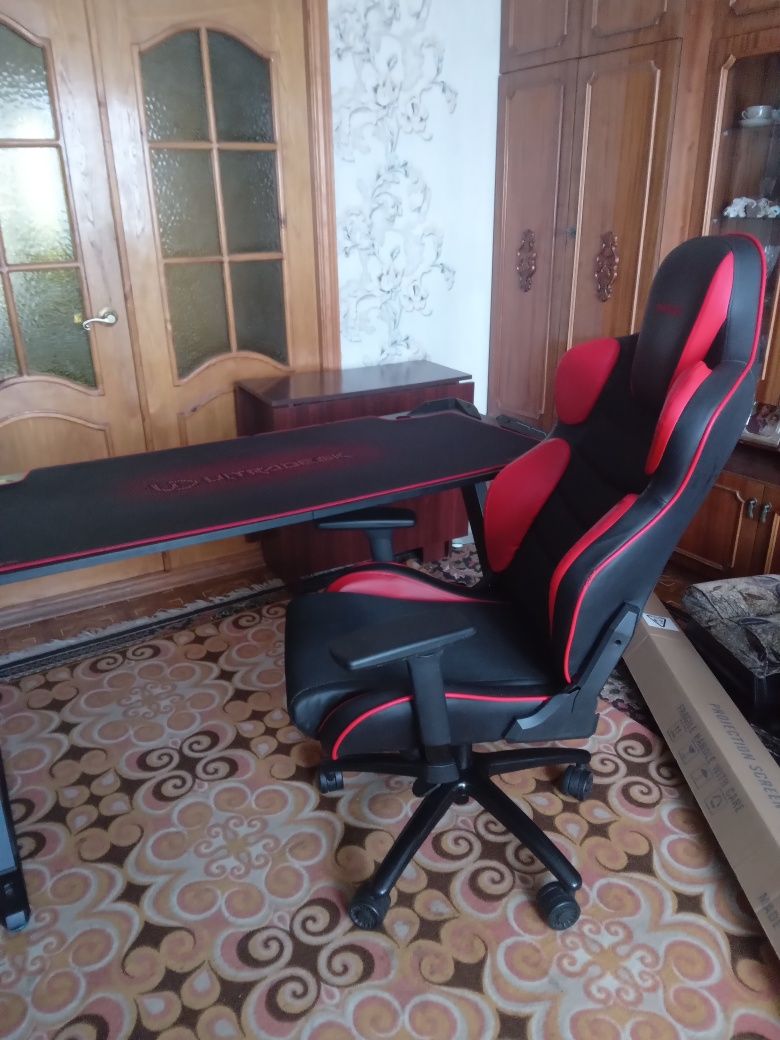 Ігровий стіл Ultradesk