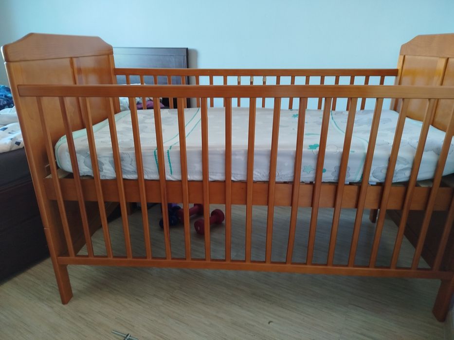 Łóżeczko niemowlęce /tapczanik z zestawem