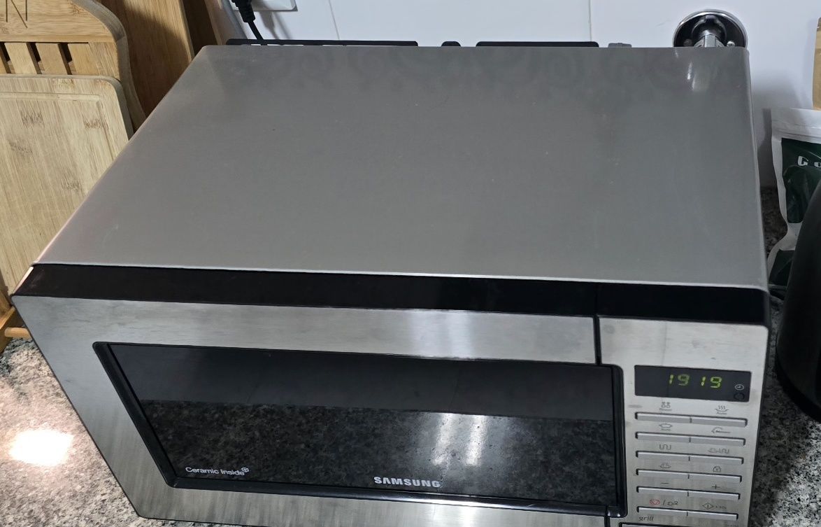 Micro-ondas SAMSUNG GE87M-X (23 L - Com Grill - Inox)