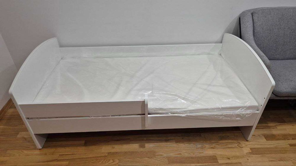 Materac piankowy do łóżeczka o wymiarach 160x80x7 cm