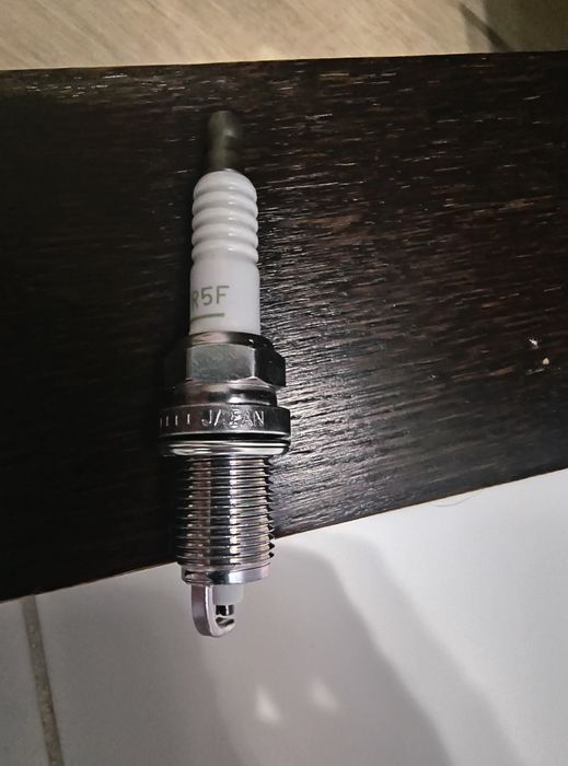 Свічки запалювання NGK ZFR5F 5165