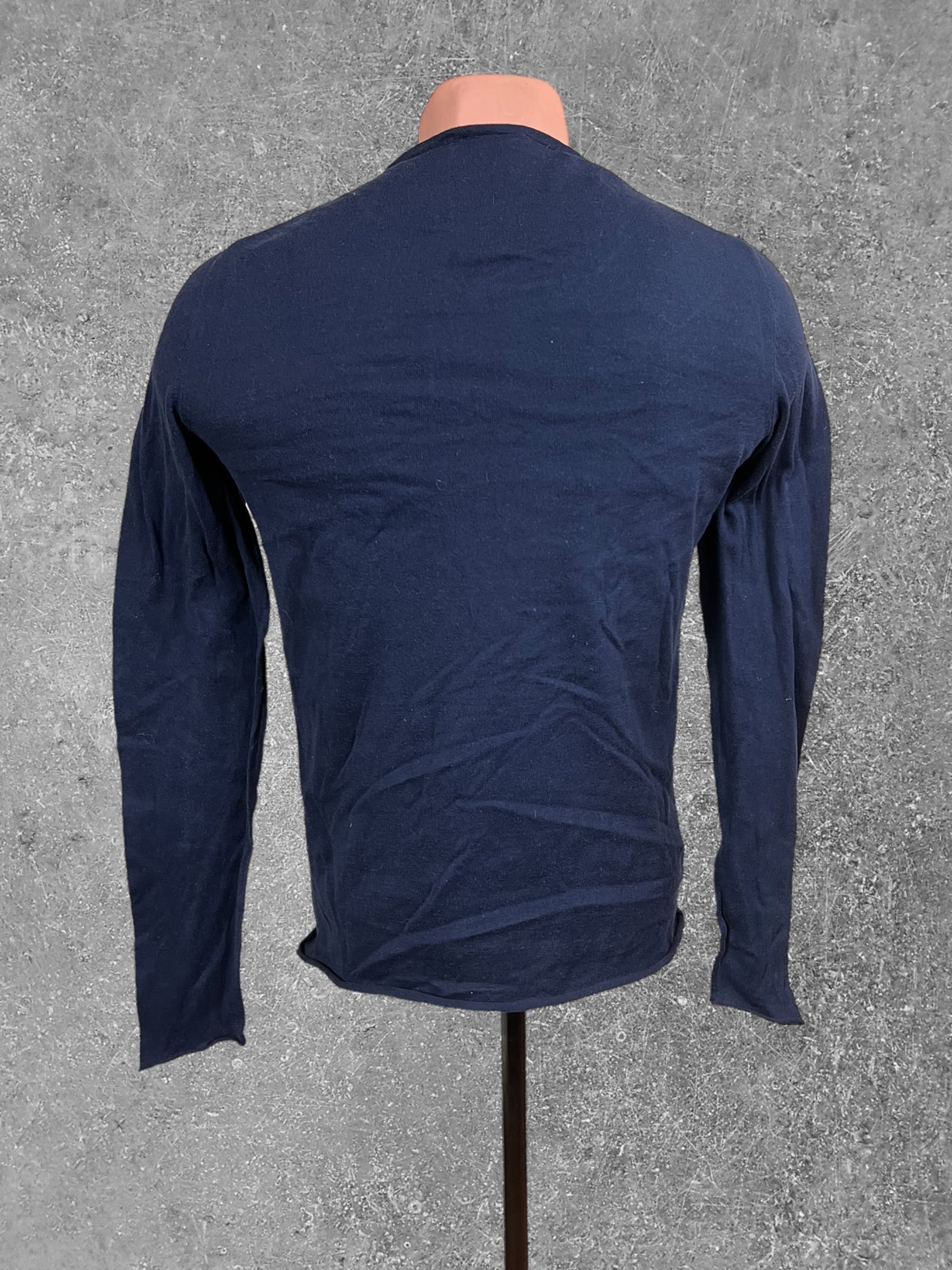Closed roz. S męski granatowy t-shirt z długim rękawem