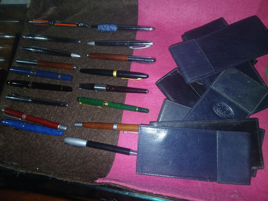 Lote de 32 caneta e 32 bolsa pele