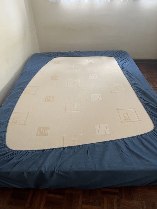 Cama  base sumier em bom estado