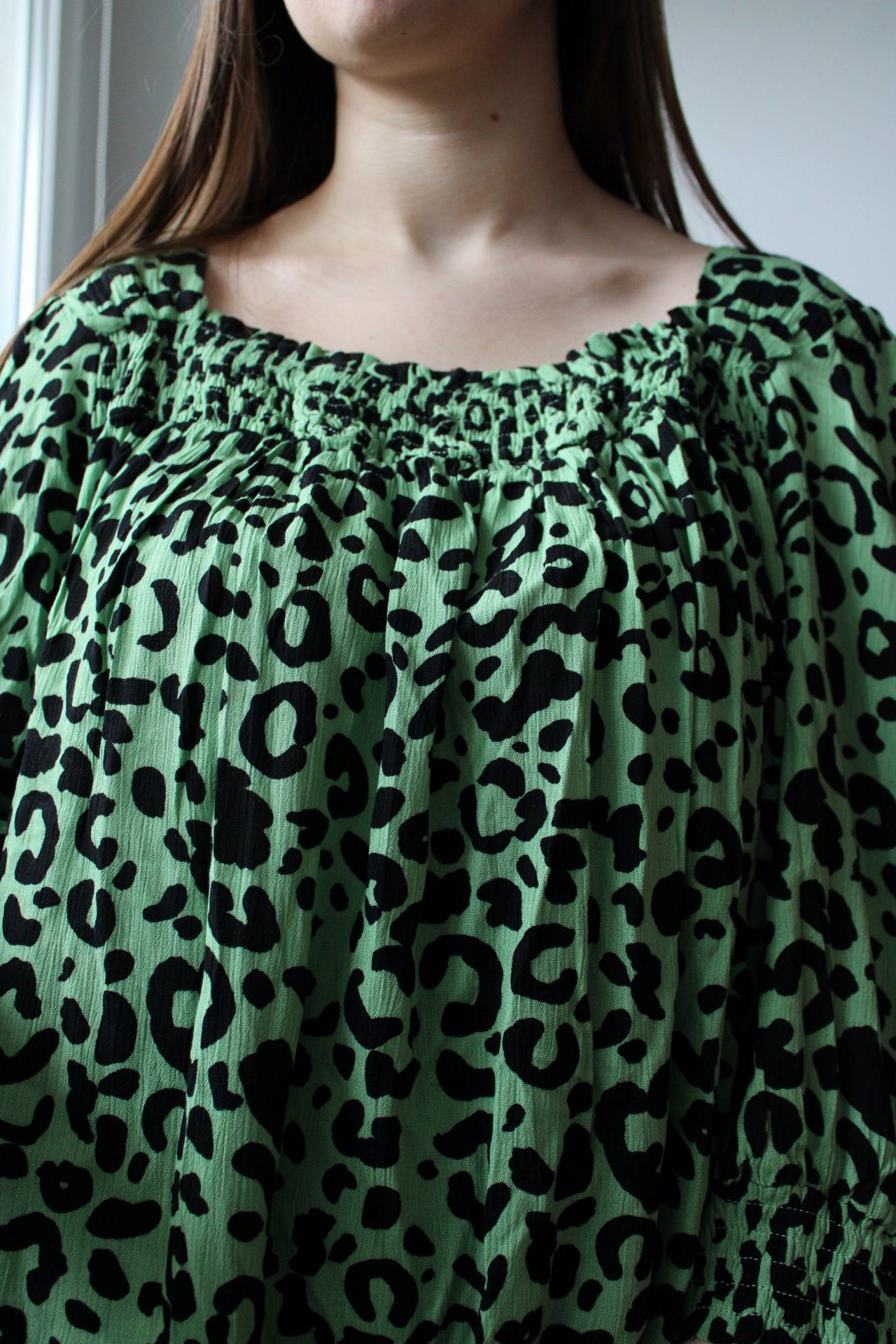 Zielona bluza z kwadratowym dekoltem rozmiar 50