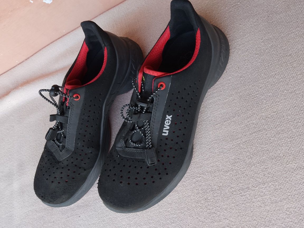 Buty ochronne UVEX 10