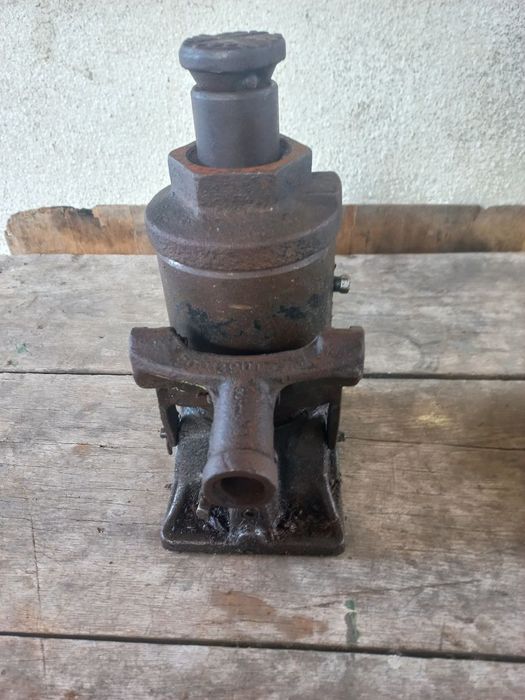 Продам домкрат 12т