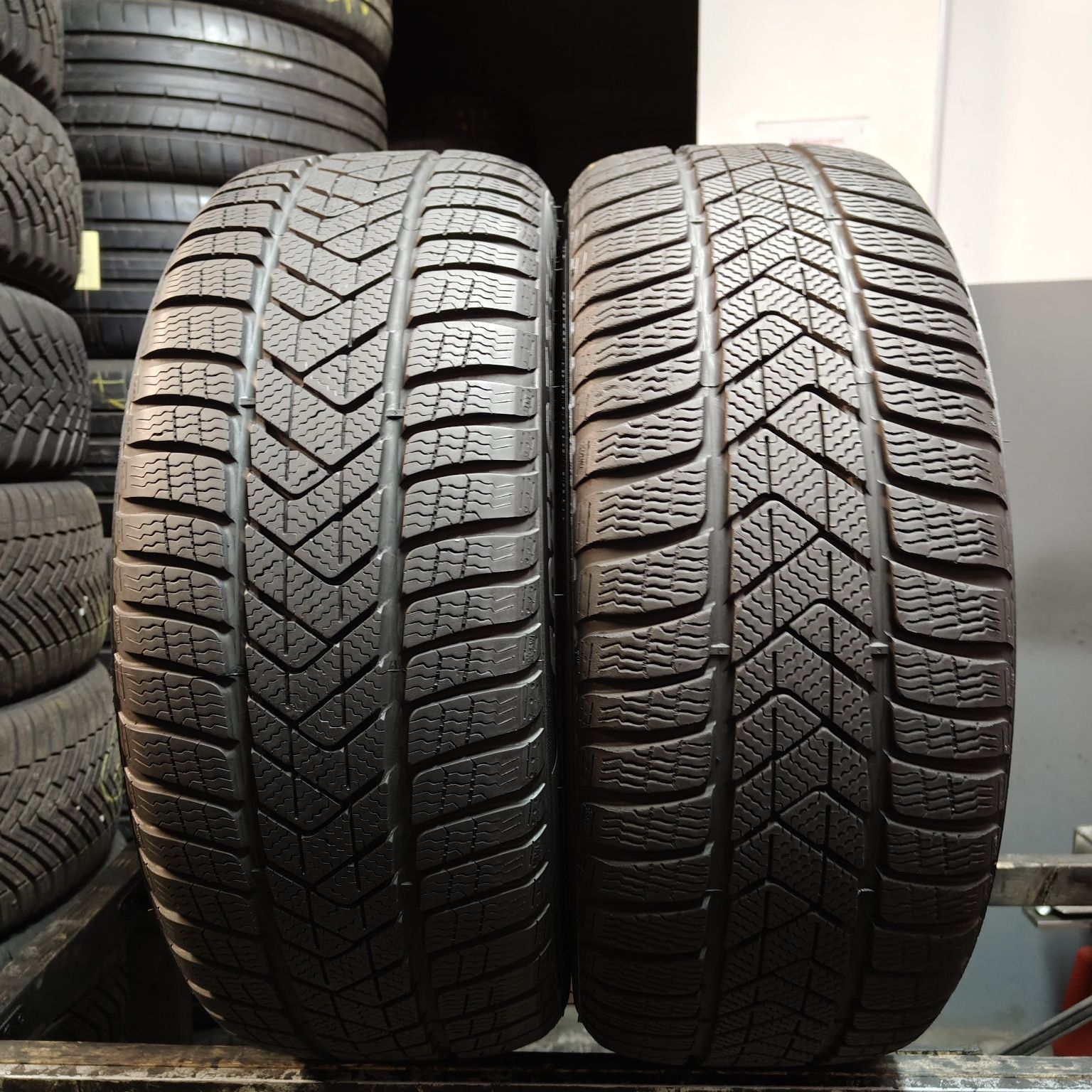 225/40/19 XL Sprzedam parę opon zimowych Pirelli