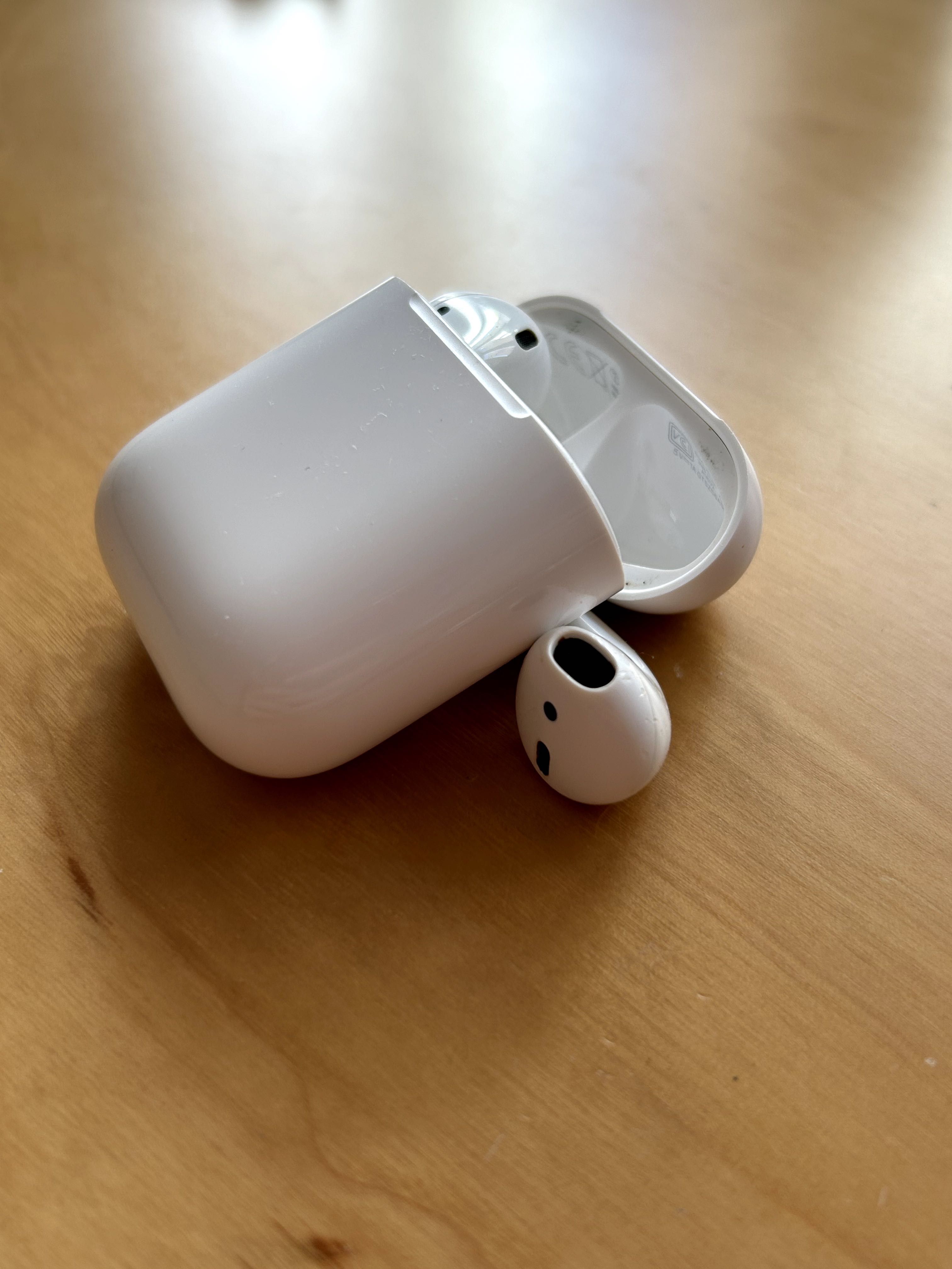 AirPods Apple 2nd Generation - Caixa + 2 AirPods + Capa Protetora