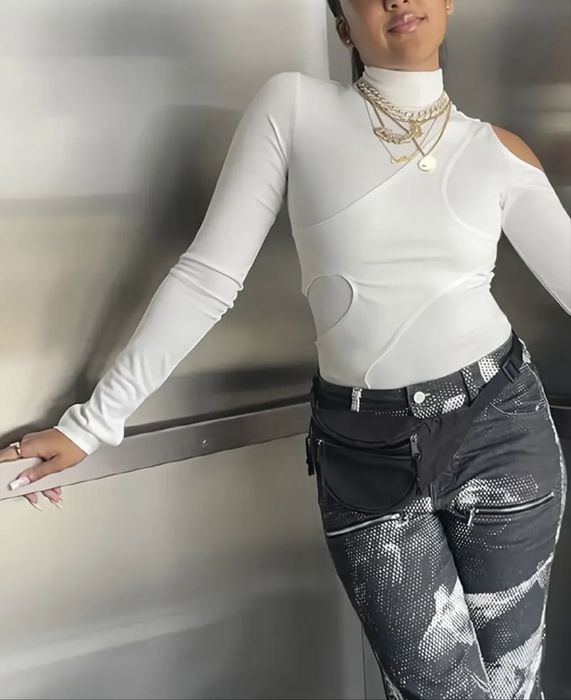 Жіночий сексуальний боді з високим коміром та довгими рукавам
