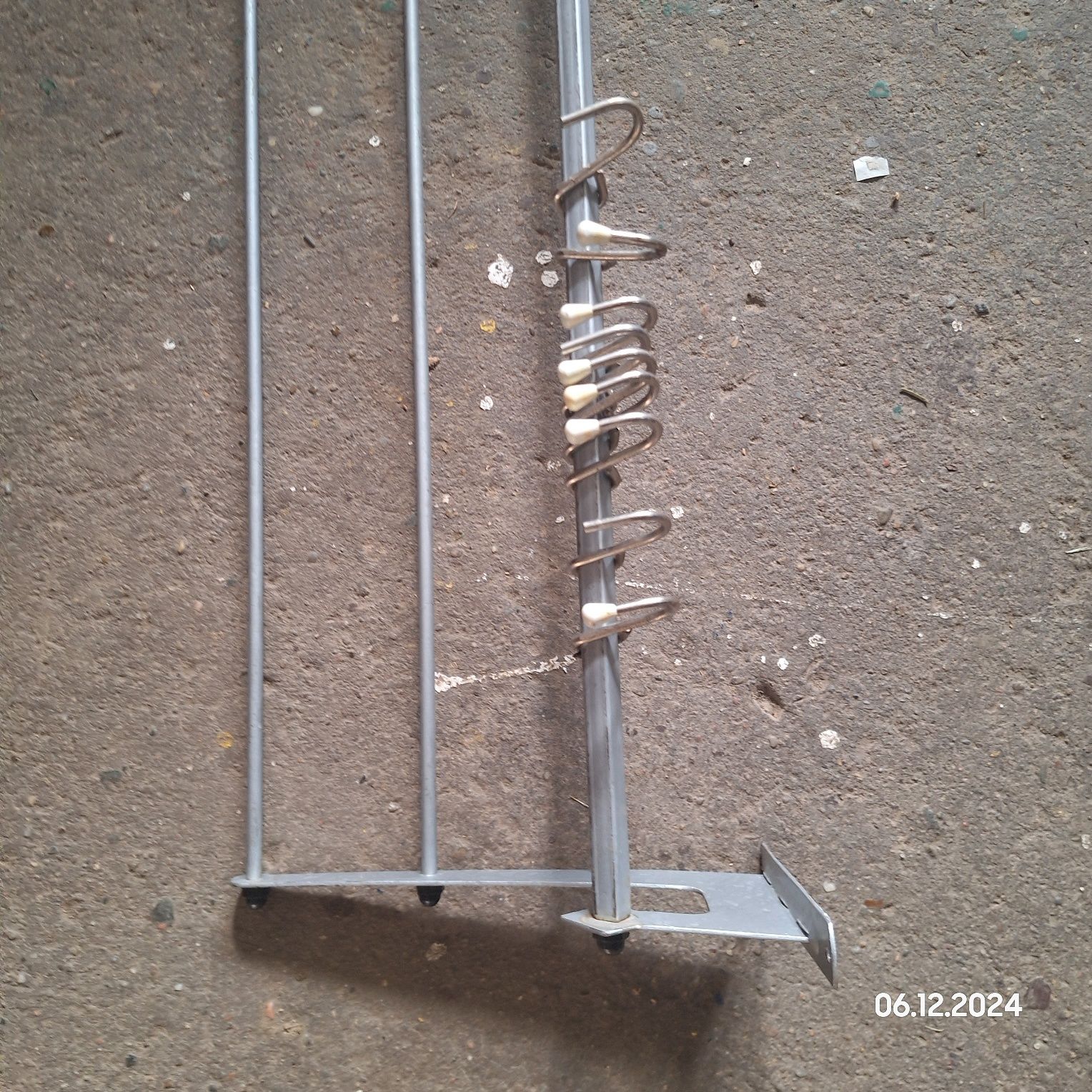 Aluminiowy Wieszak na ubrania Prl
