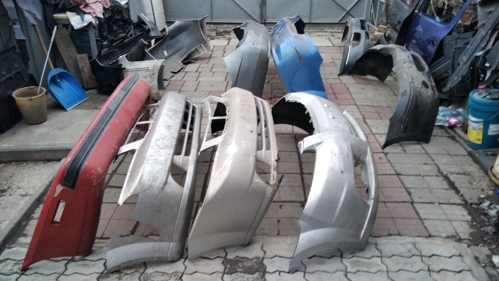 Chevrolet Impala  верхняя облицовка бампера 20946780   Шевроле
