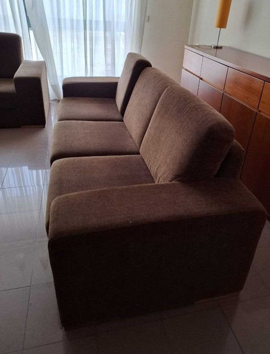 Sofá de três lugares - usado em bom estado