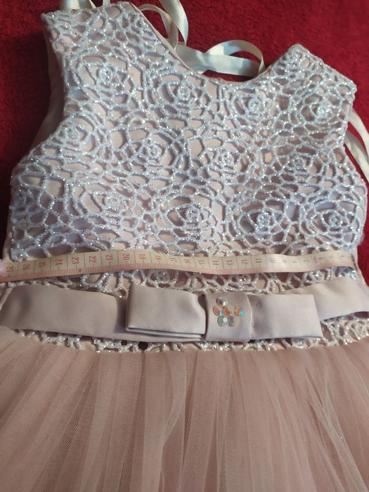 Святкова сукня для дівчинки