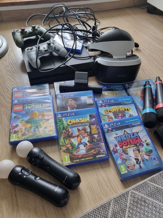 PS4 + VR + 2 move + mikrofony Singstar + gry