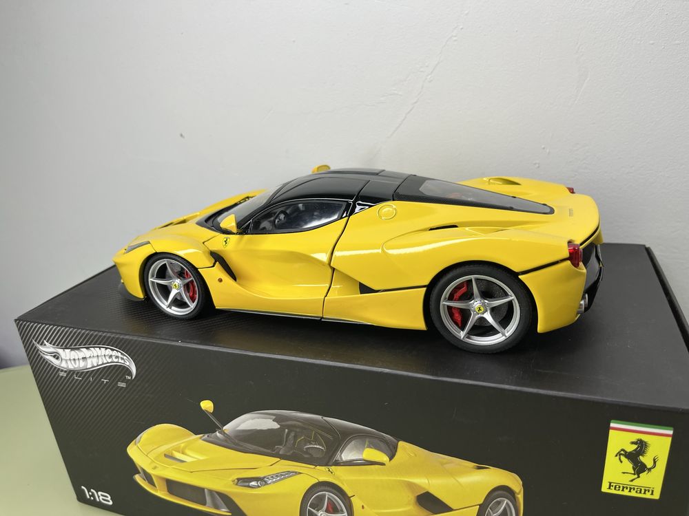 Ferrari laferrari hot wheels elite 1:18