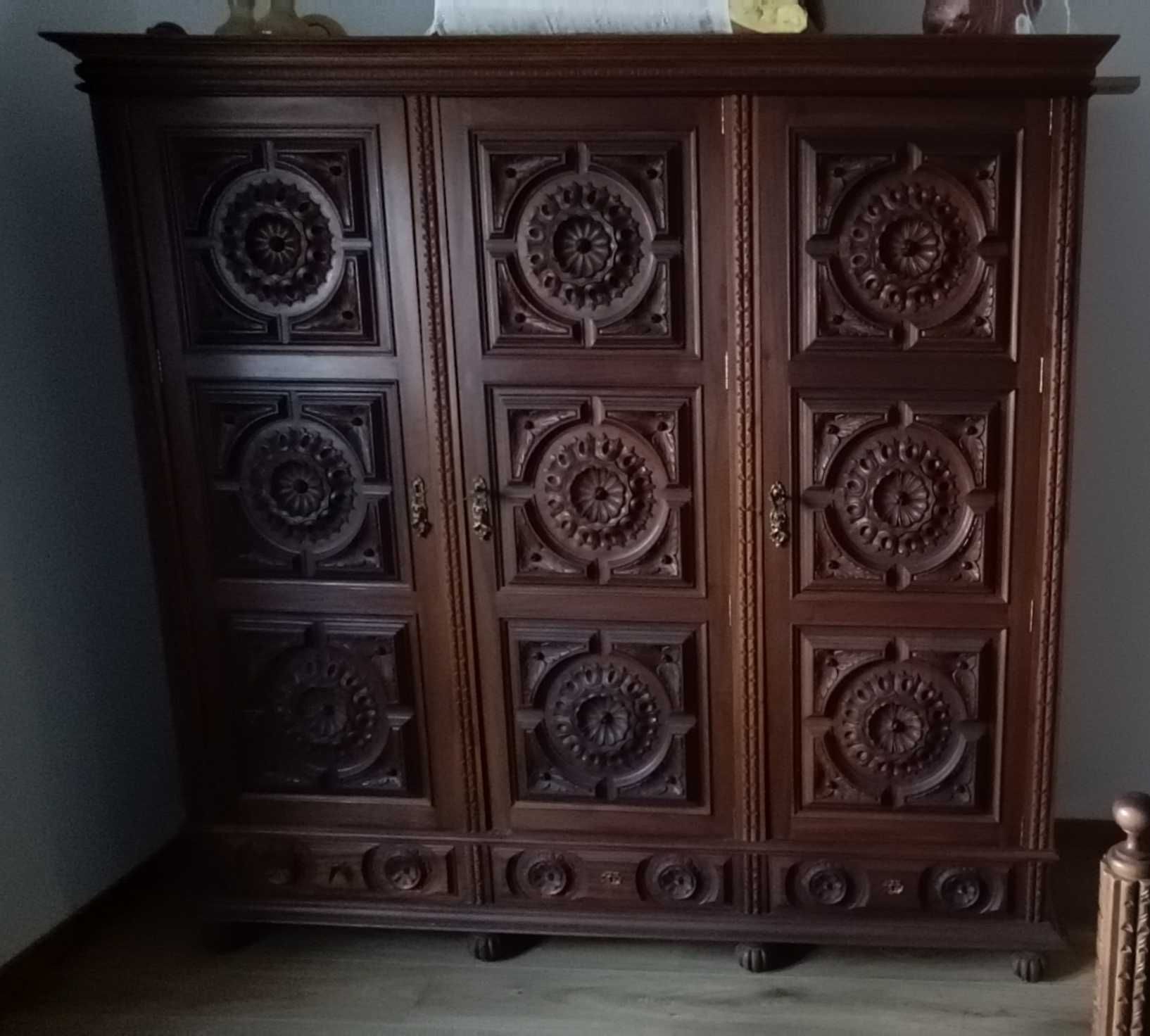 Mobília de quarto antiga em carvalho