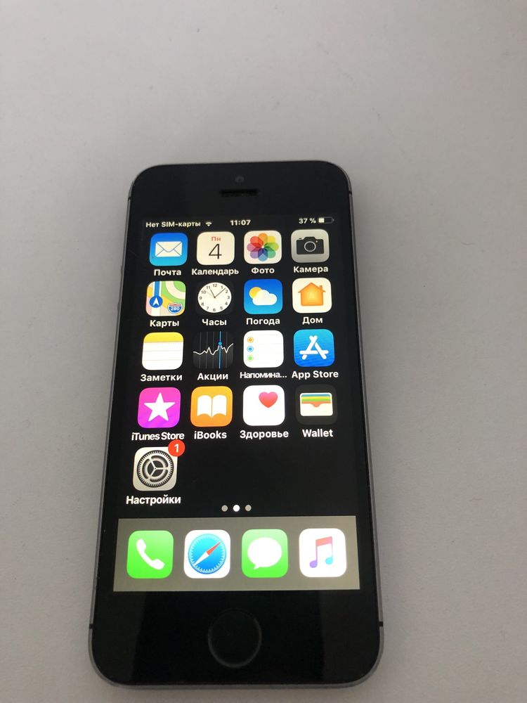 IPhone SE A 1453  64Гб