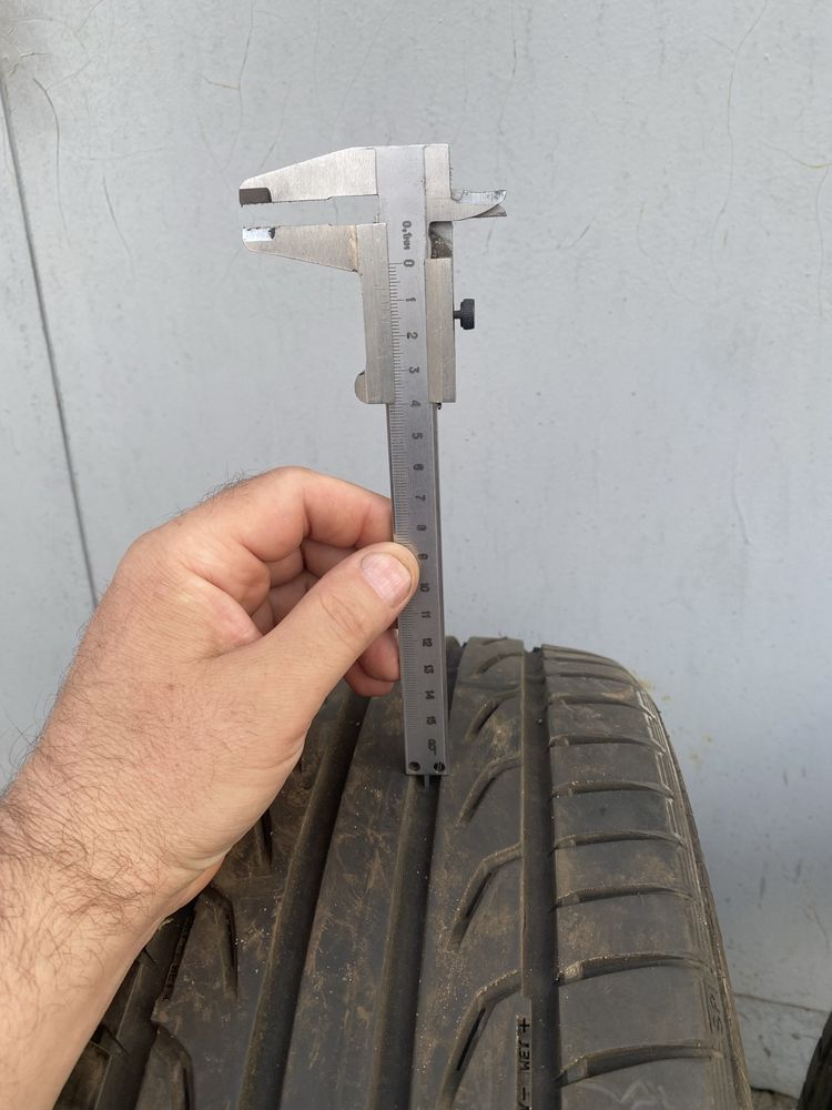 225 45 R17 продам  пару летних шин semperit