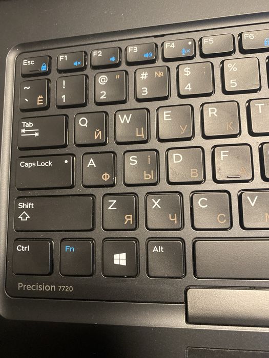 Dell Precision 7720 17" IPS Xeon 16Gb AMD 4 wx7130 8 Quadro P5000 16GB