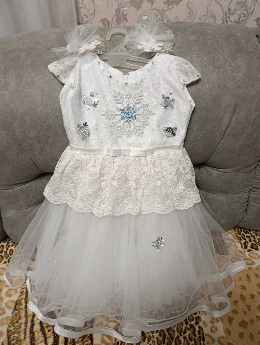 Плаття Сніжинка 104 розмір, для дівчинки 4 - 5 років.