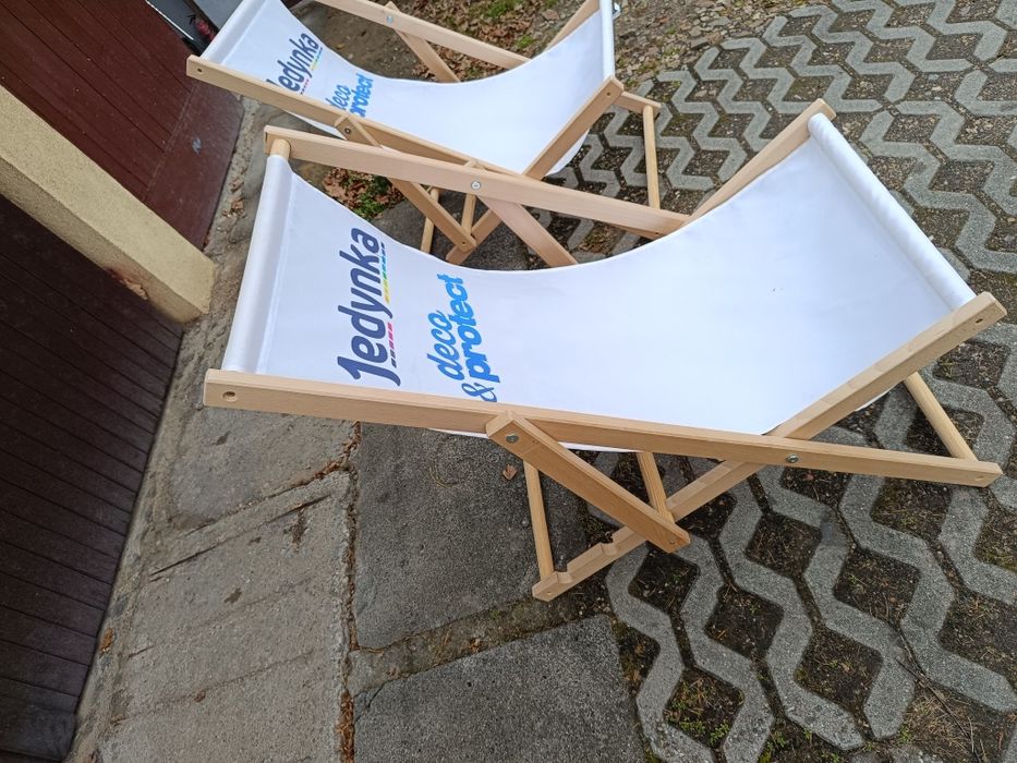 Drewniane krzesła ogrodowe