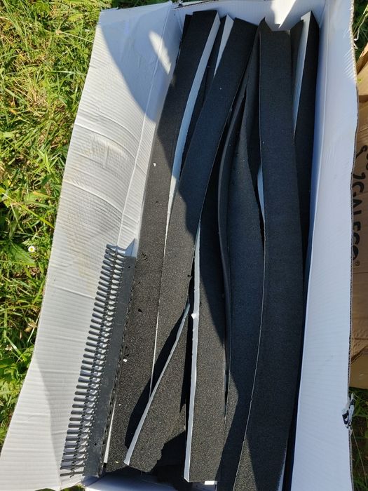 Wieszaki i inne do rynien czarne