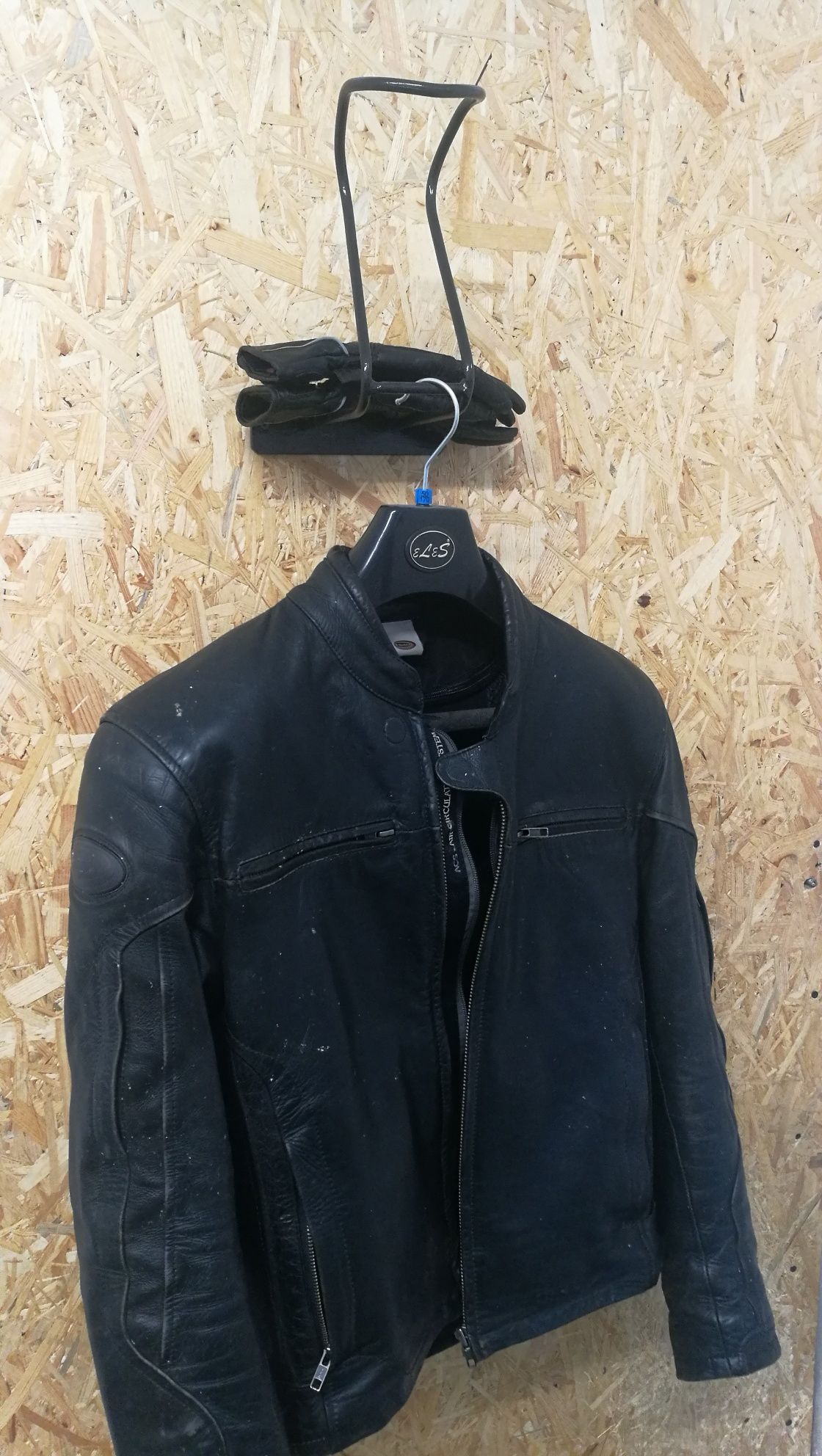 Uchwyt na kask, wieszak na kask, wieszak na kurtkę, kombinezon