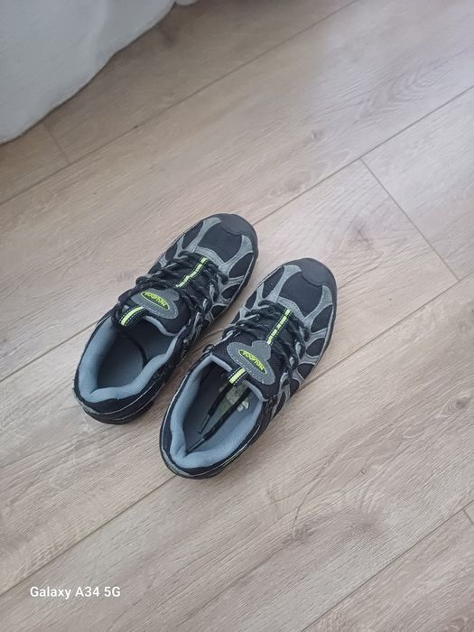 Кросівки розмір 36.5