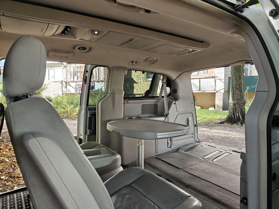 Chrysler Grand Voyager 2009 рік 2.8 дизель автомат 7 місць для військо
