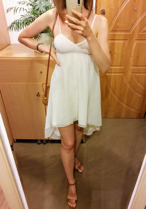 Zwiewna asymetryczna biała sukienka letnia mgiełka XS