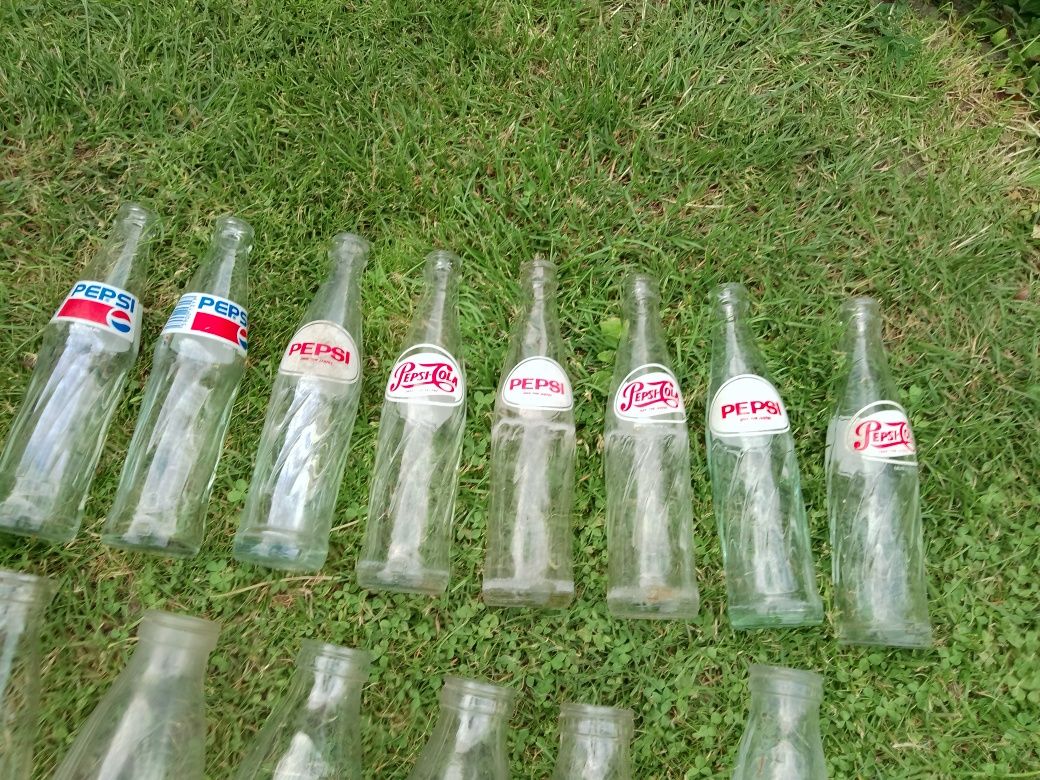 Butelki po Pepsi Cola z czasów PRLu