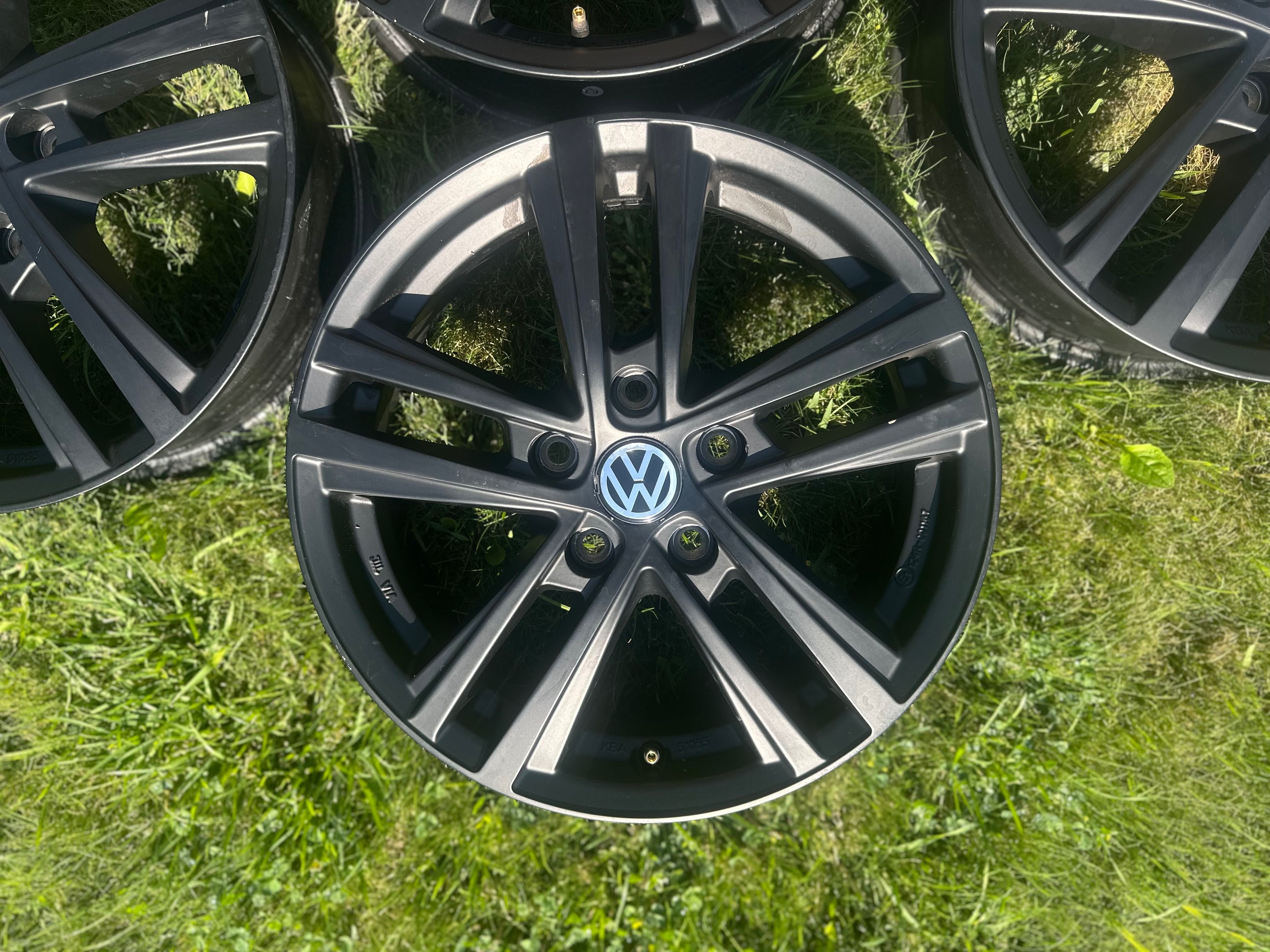 Титанові диски 5 112 R16 VAG Group Black Matte Edition