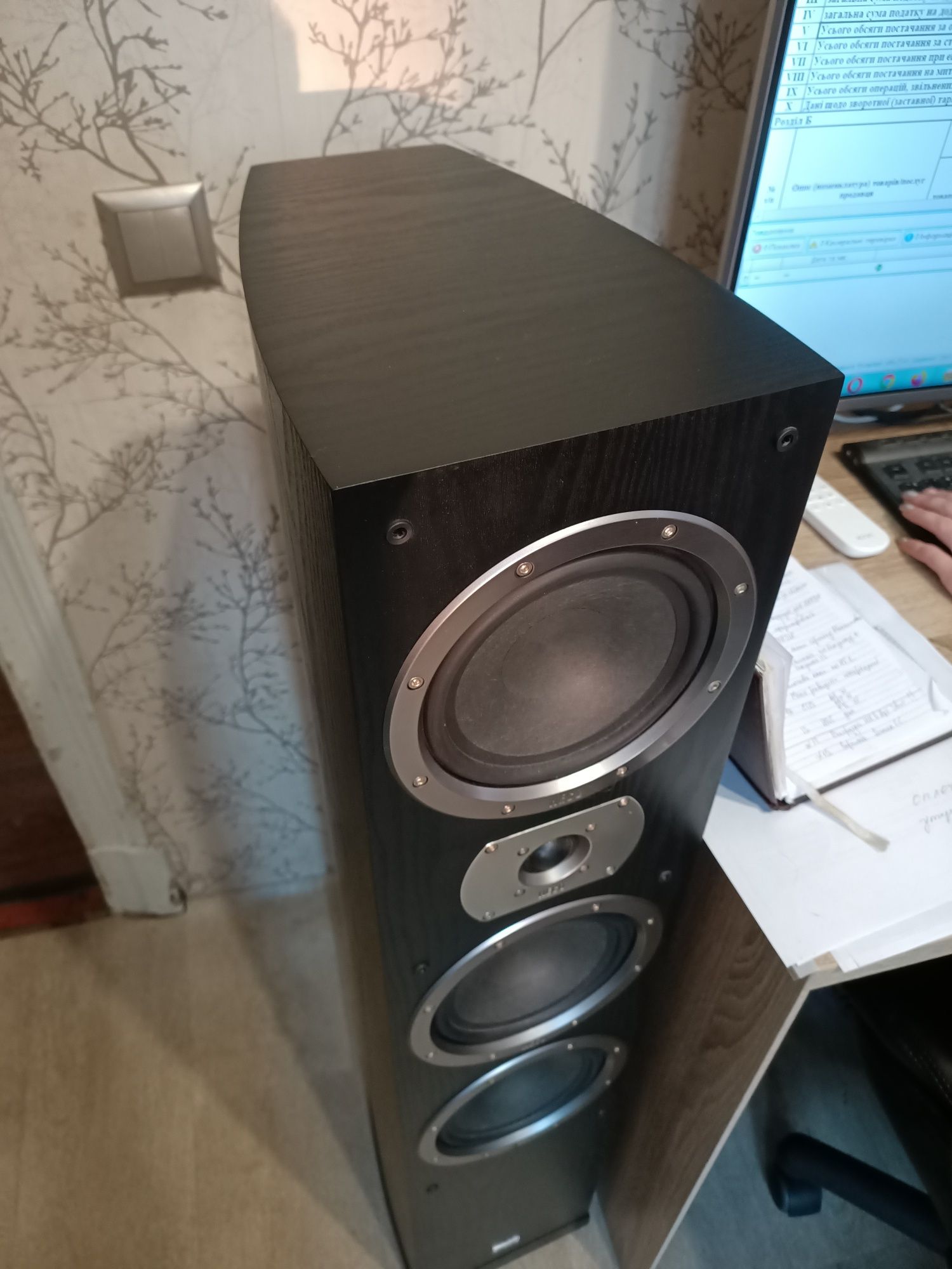 HECO Victa Prime 702 Black hI fi напольная акустика стерео пара