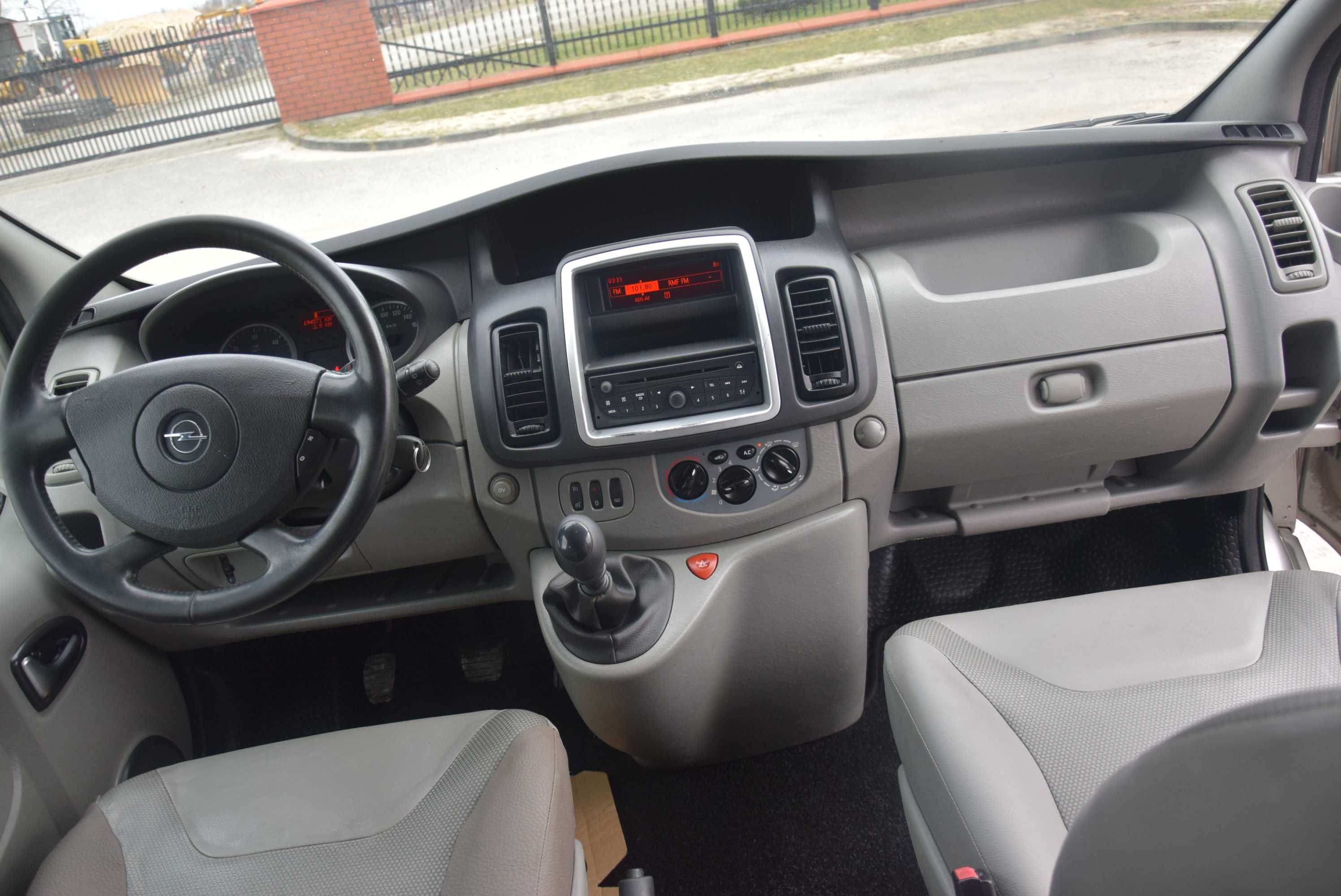 Opel Vivaro 2013r 2.0d Klimatyzacja,Hak,Oryginał lakier