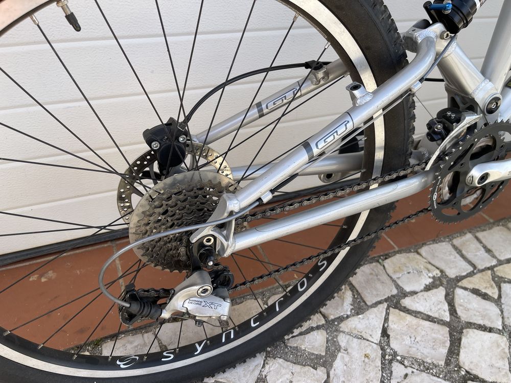 Bicicleta GT i-drive suspensão total