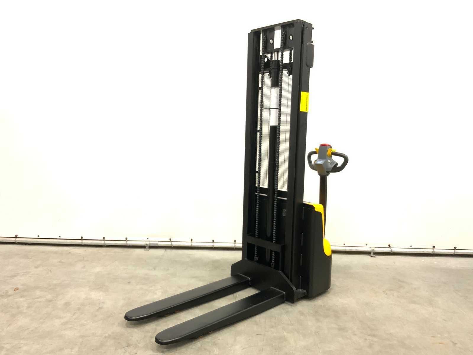 Stacker Empilhador porta paletes elétrico NOVO, 1500kg, elevação 3.0m