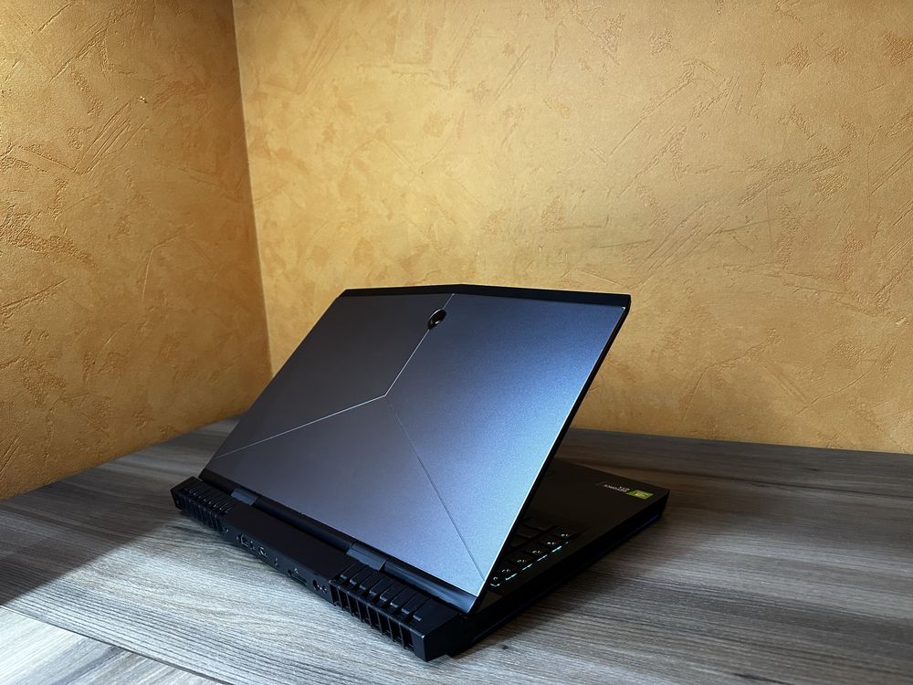Большой 17.3 Игровой Ноутбук Alienware(Core i7/GTX1070/512/16D4/120hz)