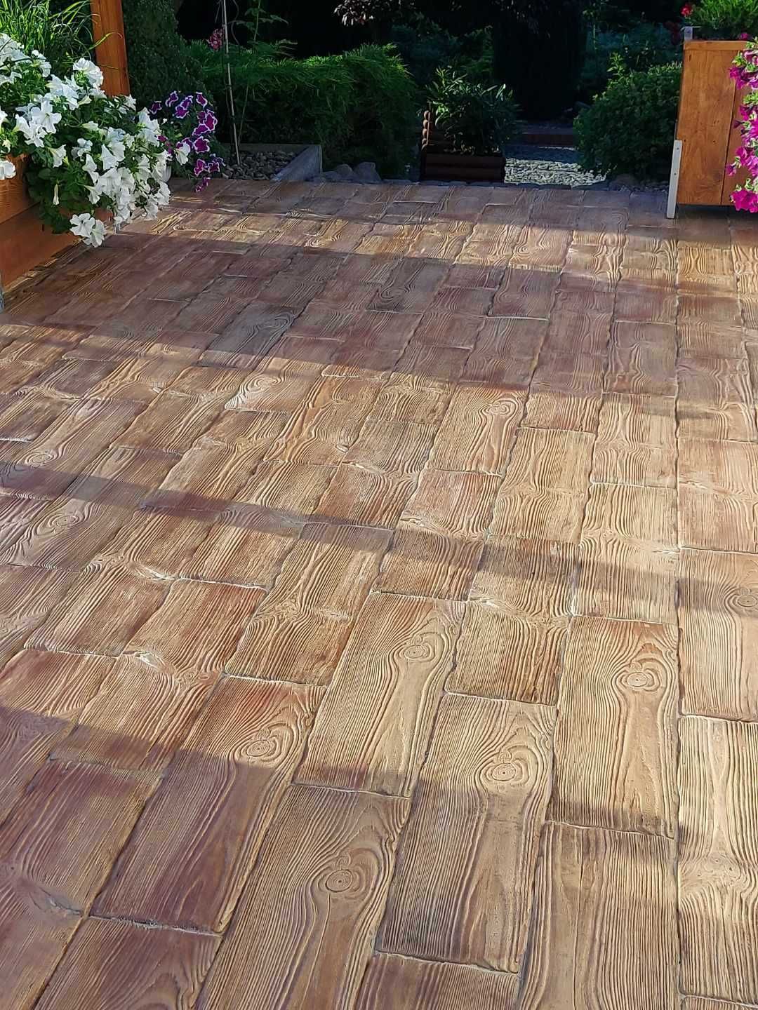 Deska tarasowa - betonowe drewno