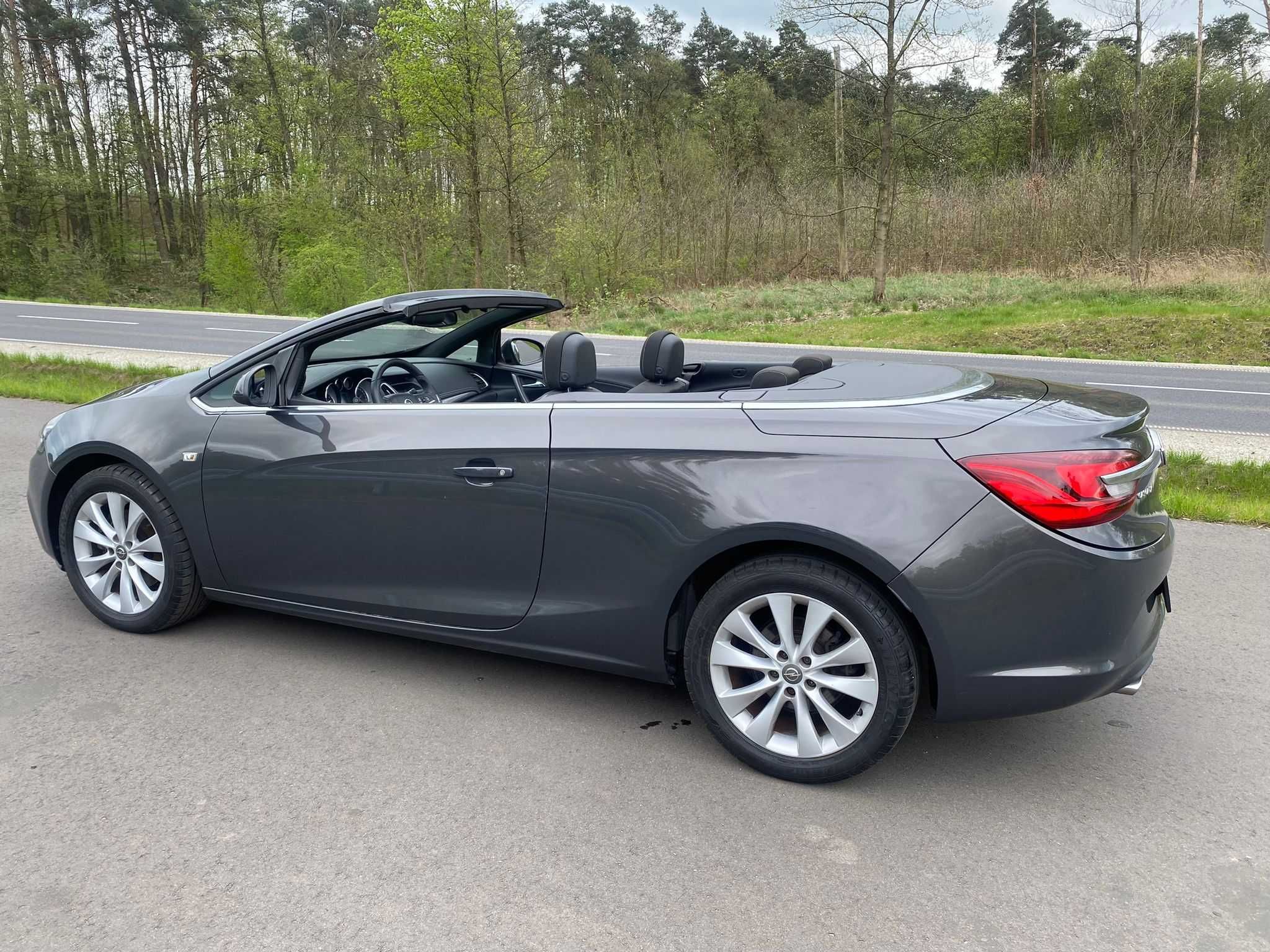 Opel Cascada Kabriolet na lato z małym przebiegiem